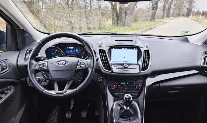 Ford Kuga cena 67900 przebieg: 119000, rok produkcji 2018 z Bochnia małe 497